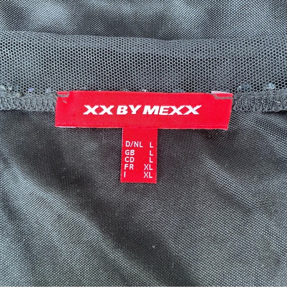 Womens Detailed V-neck Tank Top - Picture 4 of 4